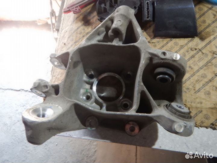 Кулак поворотный задний правый BMW X5 X6 X7