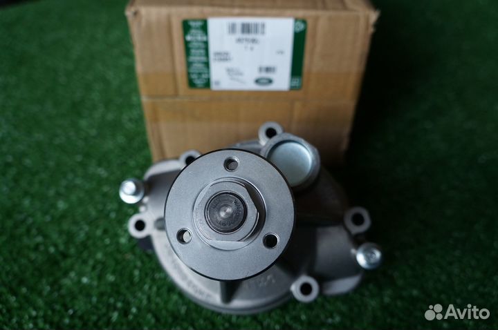 Насос водяной (помпа) 4.2 V8 / 4.4 V8 - 4575902