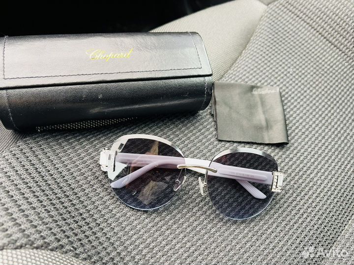 Солнцезащитные очки женские с чехлом