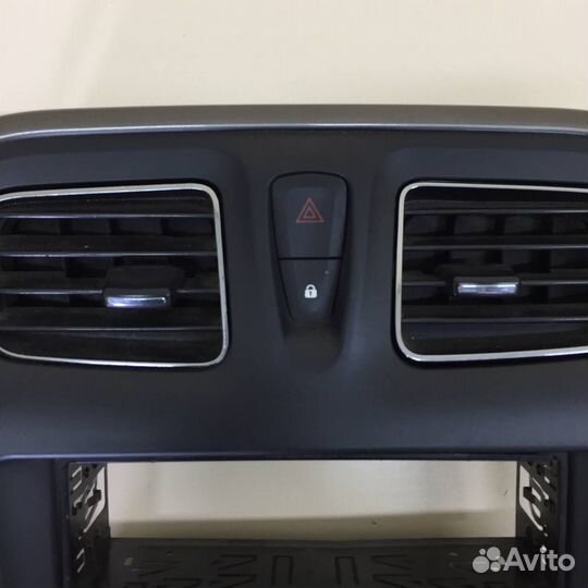 Рамка магнитолы Renault Logan 2 2014