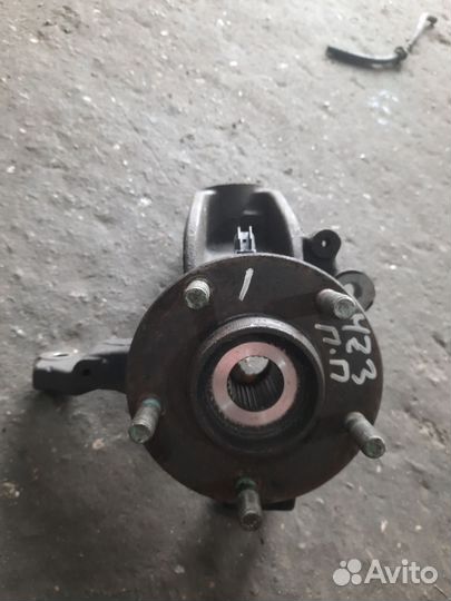 Поворотный кулак передний правый Мазда 3 BK