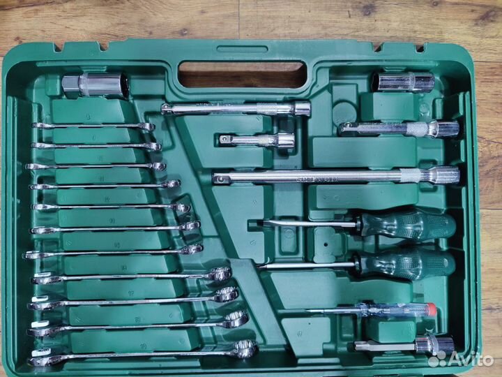 Набор инструментов в кейсе 121 предмет