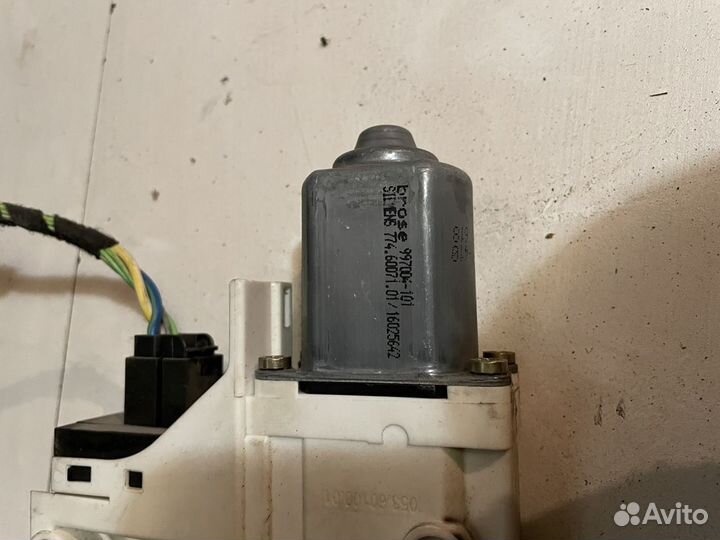 Мотор стеклоподъемника задний правый Audi A6 C6