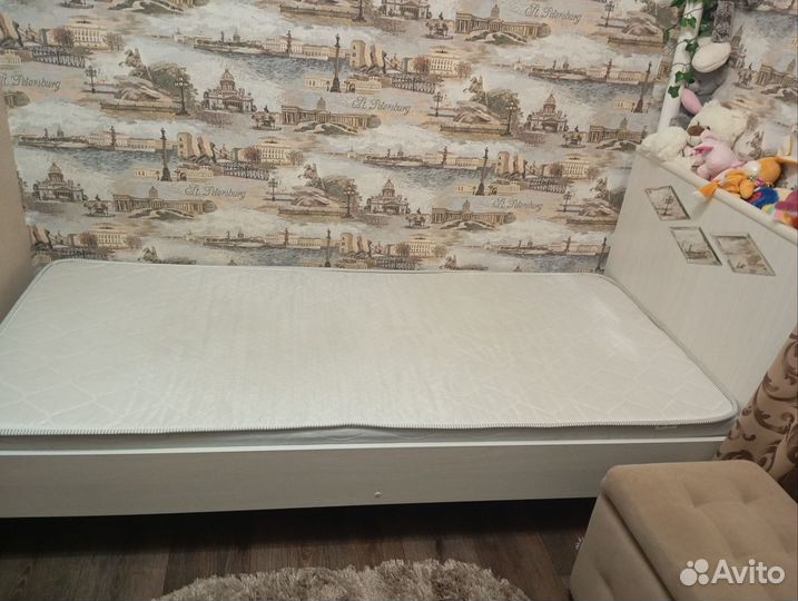 Кровать с матрасом бу