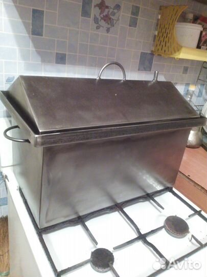 Коптильни с гидрозатвором и крышкой домиком новая