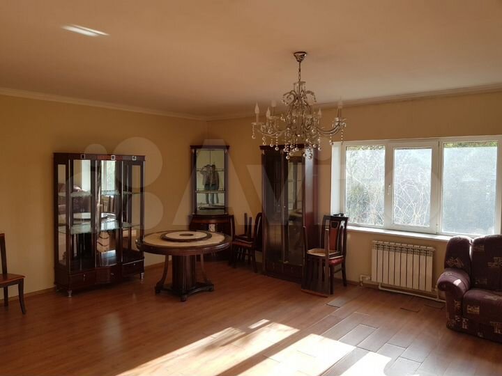 Коттедж 650 м² на участке 18 сот.