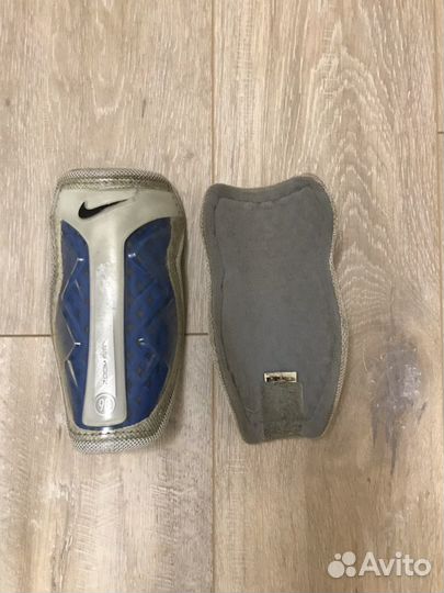 Футбольные щитки