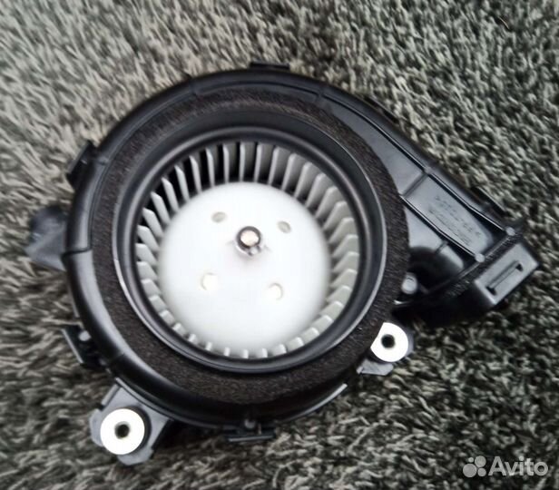 Мотор охлаждения батареи Honda Fit Hybrid GP1 GP2