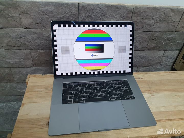 Apple MacBook Pro A1990 2019 i7 16/256