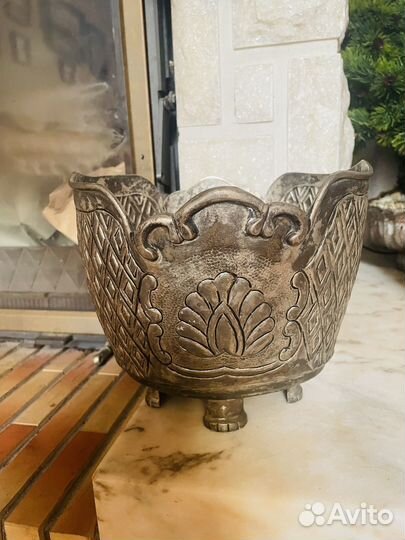 Антикварное ведро для шампанского