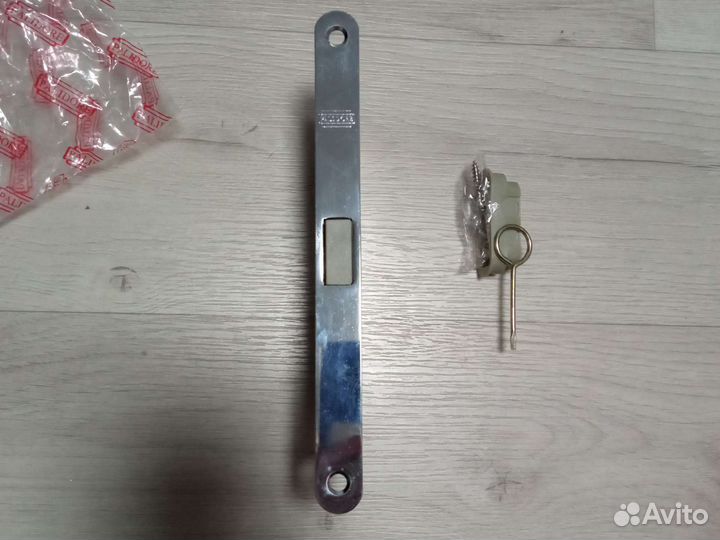 Замок дверной