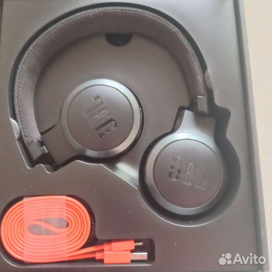 Беспроводные наушники jbl live 400 bt