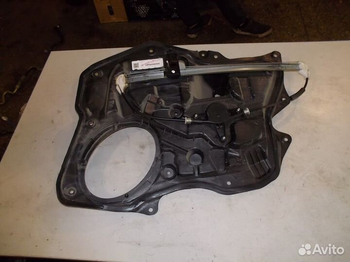 Стеклоподъемник задний правый (Mazda 3)