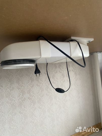 Стол для маникюра с вытяжкой