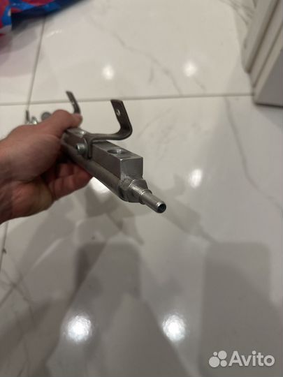 Топливная рампа ауди 80