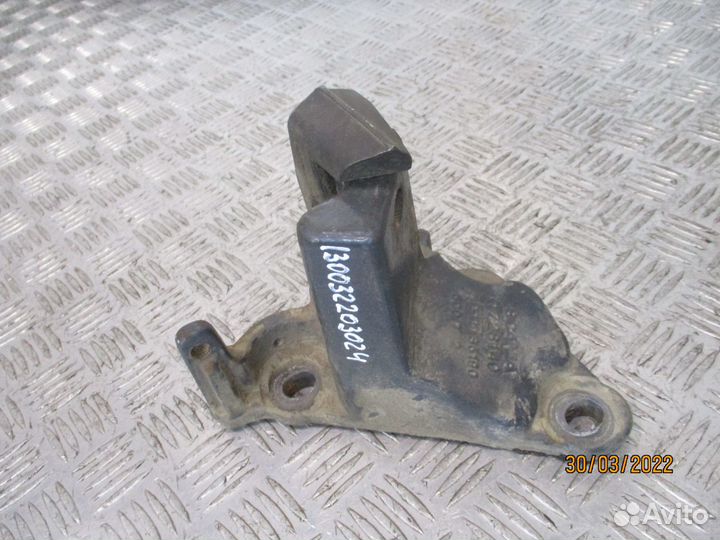 Кронштейн крепления торсиона левый Scania 1728140