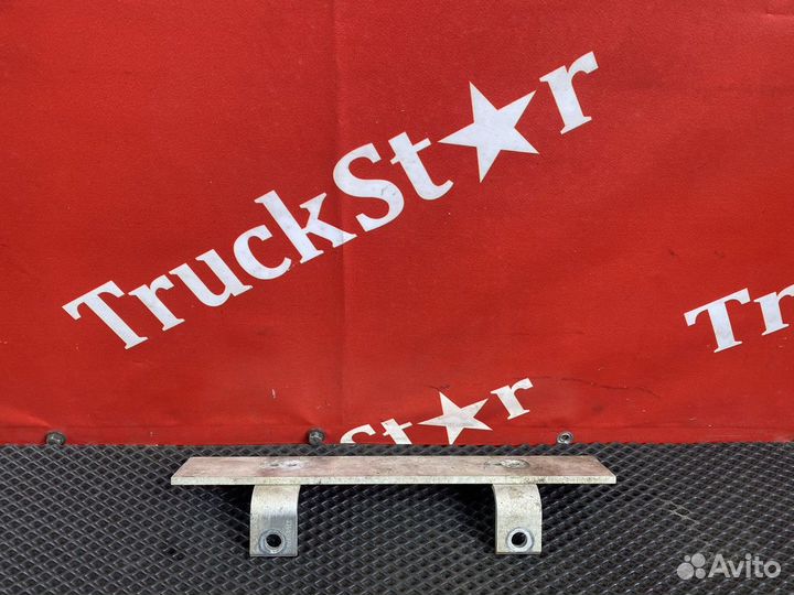 Кронштейн трапа над кпп Renault T, Volvo FH