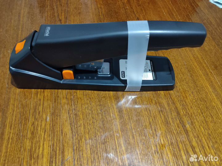 Мощный степлер Attache Selection до 100 листов