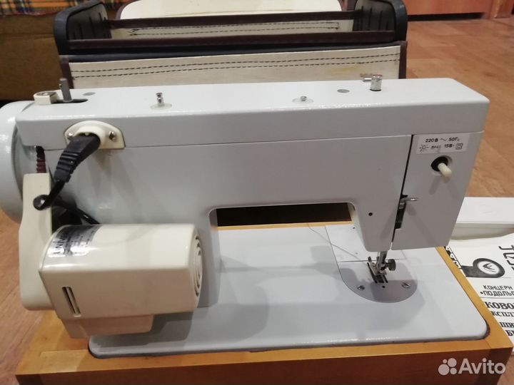 Швейная машинка чайка 134