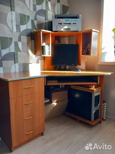 Компьютерный стол