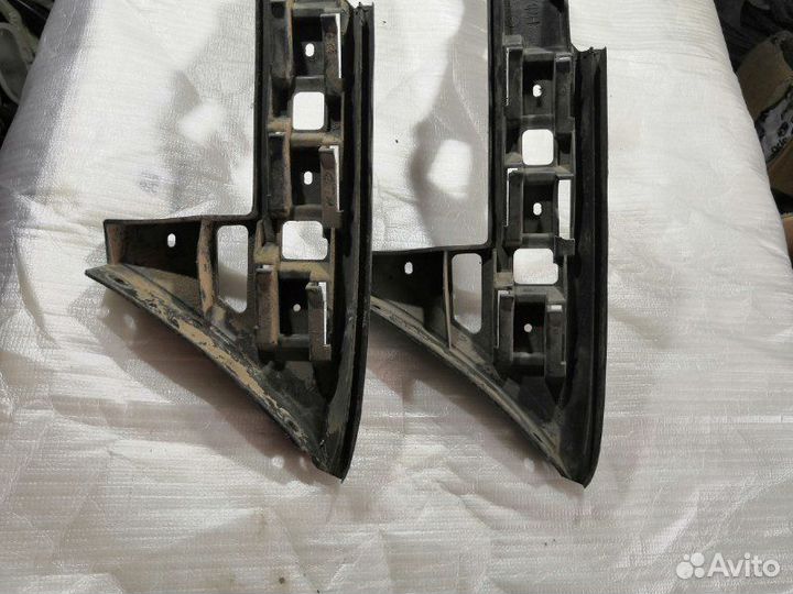 Крепление бампера заднее Volkswagen Touran 1 2004