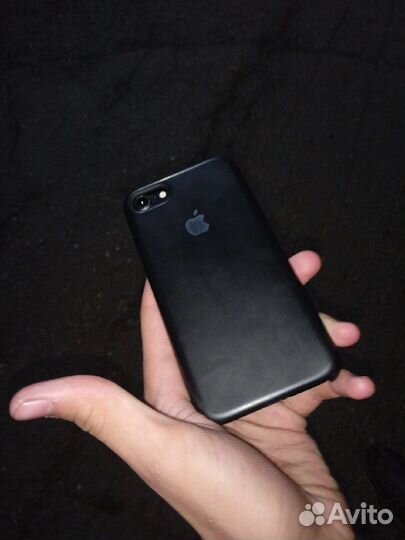 Телефон iPhone 7 32