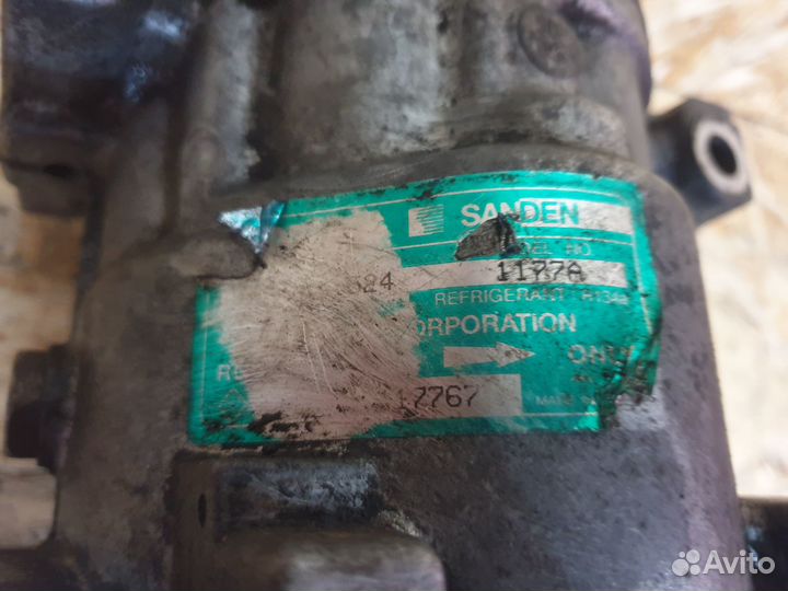 Компрессор кондиционера Renault Logan