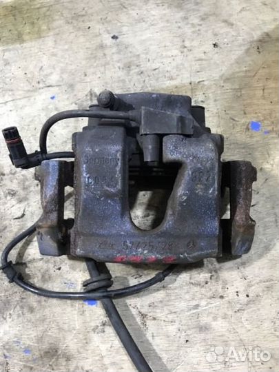 Суппорт передний правый Mercedes-Benz E-Class W210