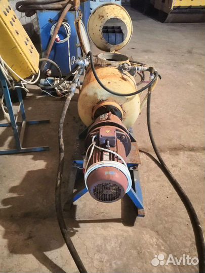 Пневмонагнетатель(пневмобетононасос)