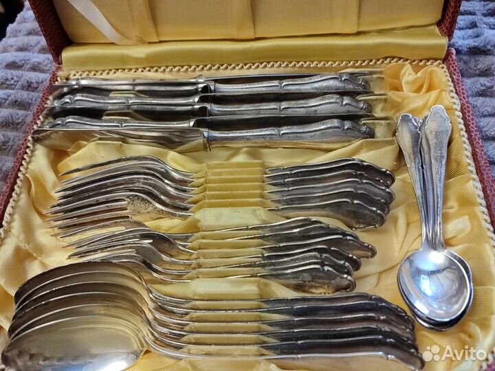 Набор серебряных столовых приборов