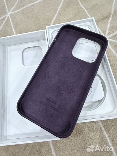 Оригинальный силиконовый чехол на iPhone 14 Pro