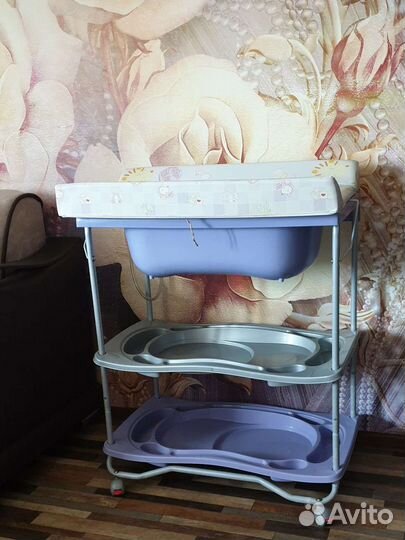 Пеленальный столик с ванночкой фирмы brevi