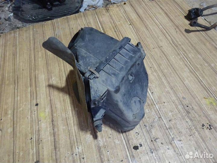 Корпус воздушного фильтра Volkswagen Passat B5