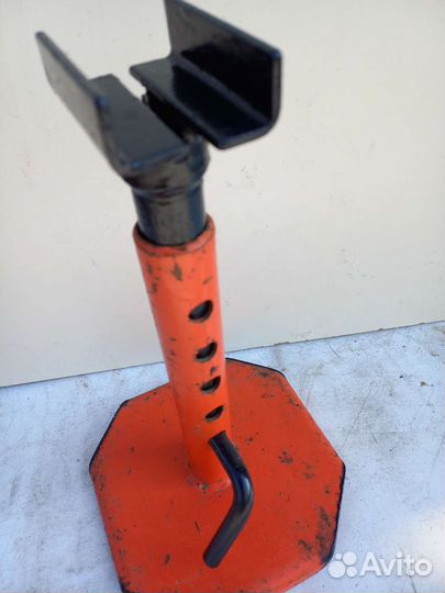 Подставка под автомобиль регулируемая