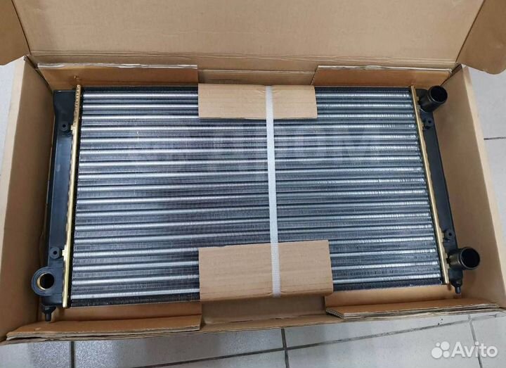 Радиатор охлаждения VW Golf 2 (525x320)