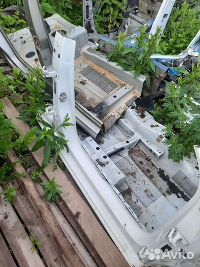 Четверть передняя правая skoda rapid 1