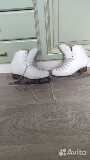 Фигурные коньки risport 220