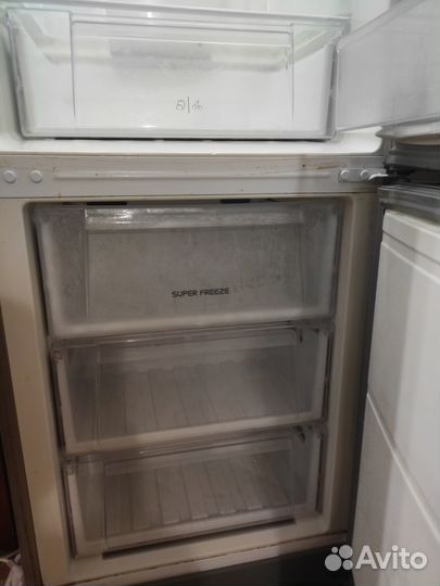 Холодильник бу Hotpoint Aniston