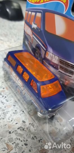 Модель Hot Wheels Dodge Van