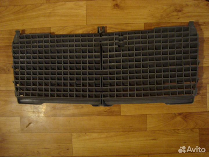 Решётка радиатора мерседес 124 кузов б/у оригинал