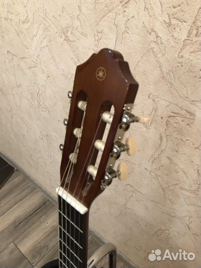 Классическая гитара Yamaha