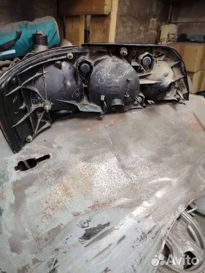 Фонарь задний правый тоета корола левин