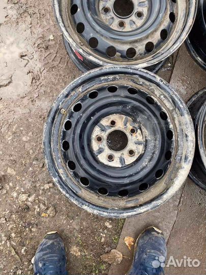 Комплект штампованных дисков Nissan Qashqai R16