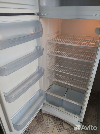 Холодильник бу indesit