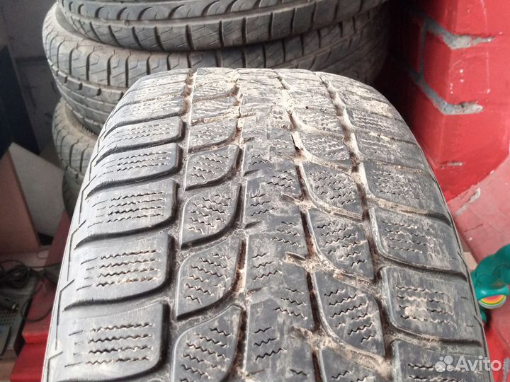 Bridgestone Blizzak LM-25 235/60 R17