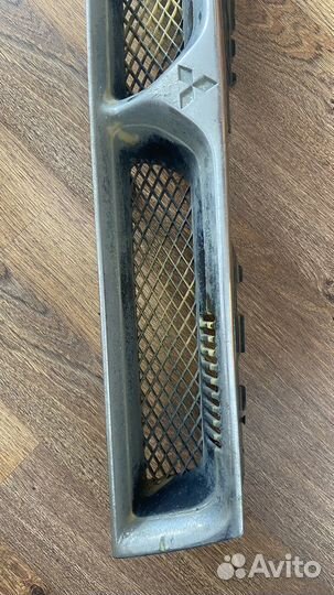 Решетка радиатора Mitsubishi Galant 8