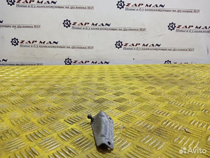 Кронштейн правый Man Tgl