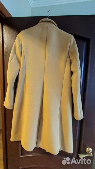 Женское бежевое пальто 44