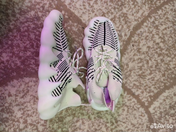 Кроссовки изики/кросовки Yeezy/кроссовки изи Новые
