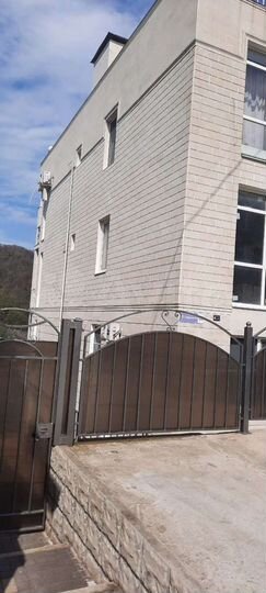 3-к. квартира, 61 м², 1/4 эт.